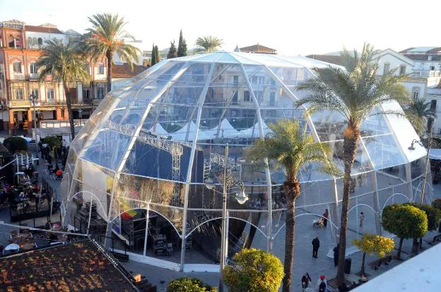 Vista de la carpa transparente de la Plaza de España. :: brígido