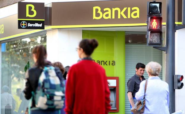 Bankia y los sindicatos firman el ERE que prevé hasta 2.000 salidas voluntarias