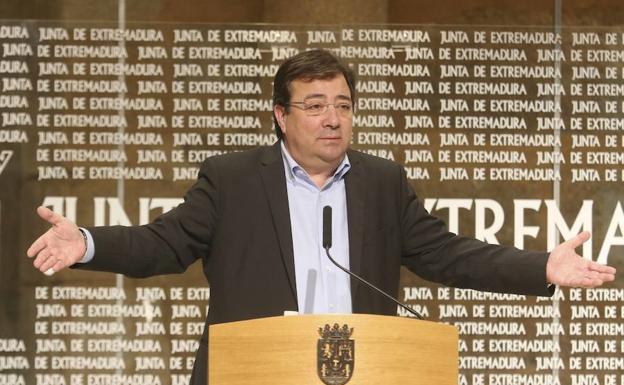 Guillermo Fernández Vara durante la rueda de prensa.