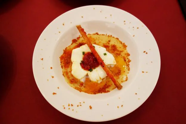 Huevo poché relleno de crema de patatera, tapa ganadora en La Pedida de la Patatera 2018. :: E. R.