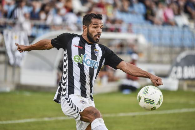 Joaqui se perdió el partido de la ida por sanción. :: hoy