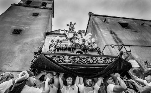 Arnelas gana el XX Certamen de Fotografía de Semana Santa de Badajoz 