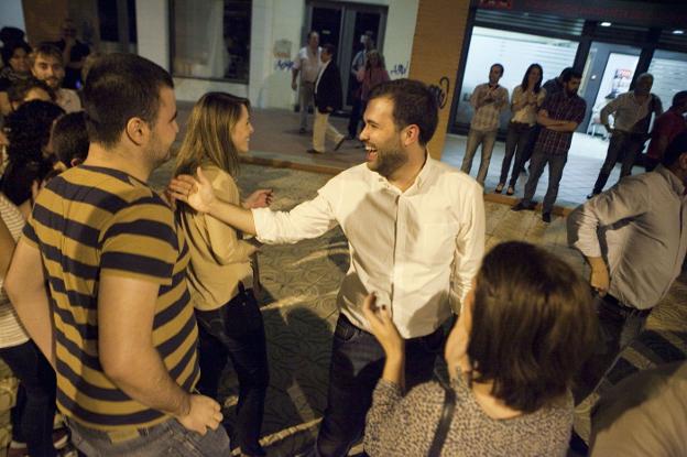 Luis Salaya tras ganar las primarias a candidato a la Alcaldía el 19 de octubre de 2014. :: hoy