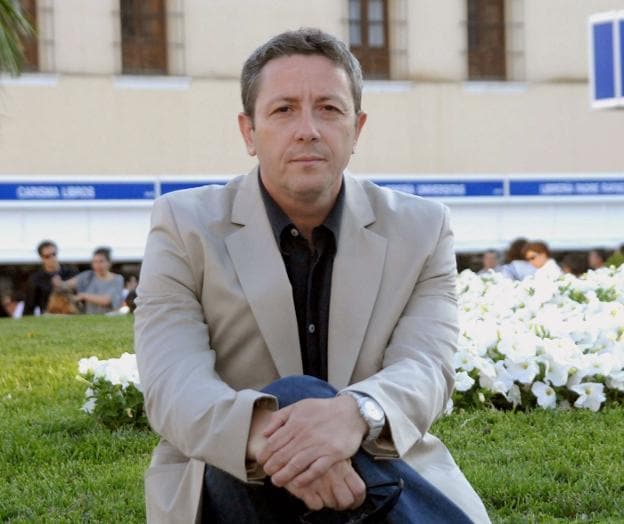 El profesor y escritor Alonso Guerrero. :: R. C.