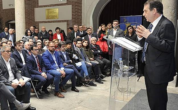 300 alcaldes de todo el país se han reunido hoy en Madrid:: HOY