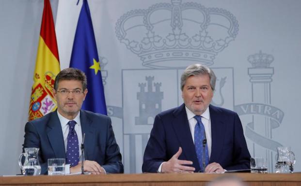 Catalá y Méndez de Vigo tras el Consejo de Ministros.