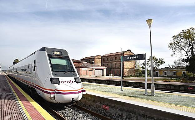 Estación de Monfragüe, que será adaptada a la circulación del tren de altas prestaciones. :: HOY