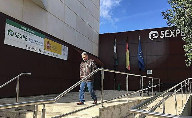 El paro desciende en 1.827 personas en Extremadura