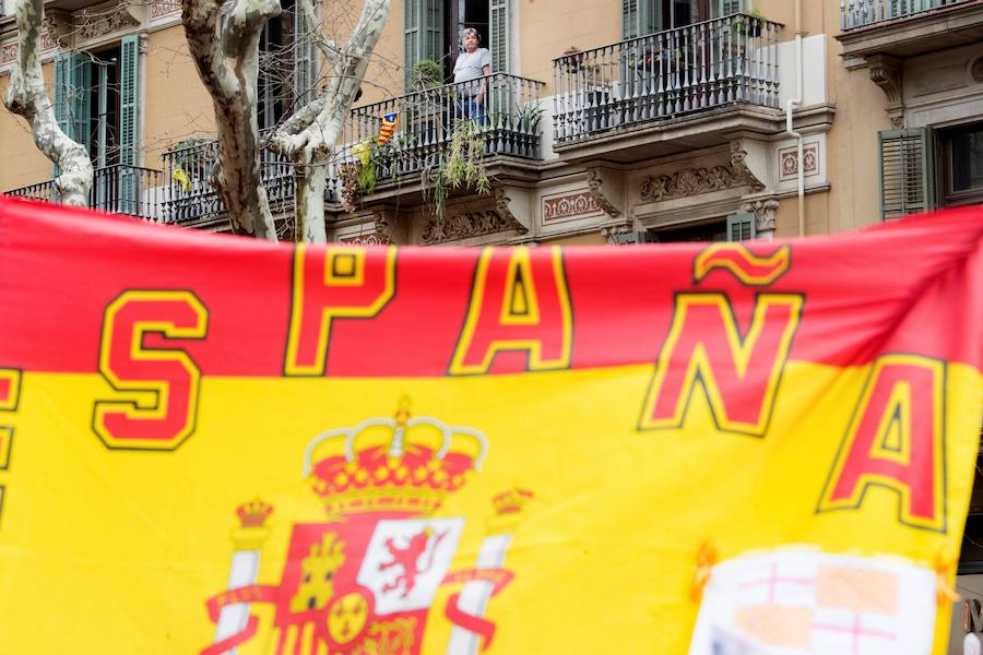 Cientos de manifestantes abogan porque el independentismo no lleve a Catalunya «al desastre»