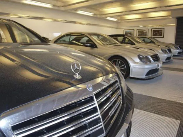 Interior de un concesionario Mercedes. :: Reuters