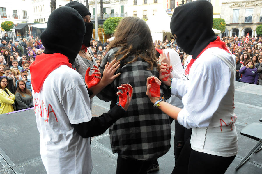 Performance contra la violencia machista en Mérida:: BRÍGIDO