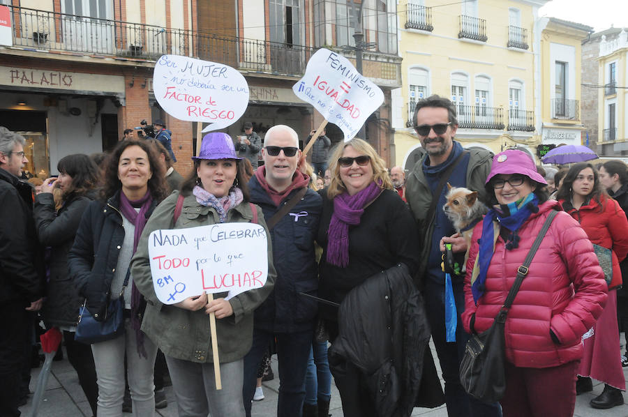 Concentraciones y paros en las empresas han precedido a la manifestación de la tarde