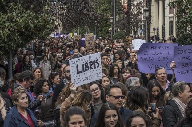 Miles de personas salieron a las calles de Extremadura 