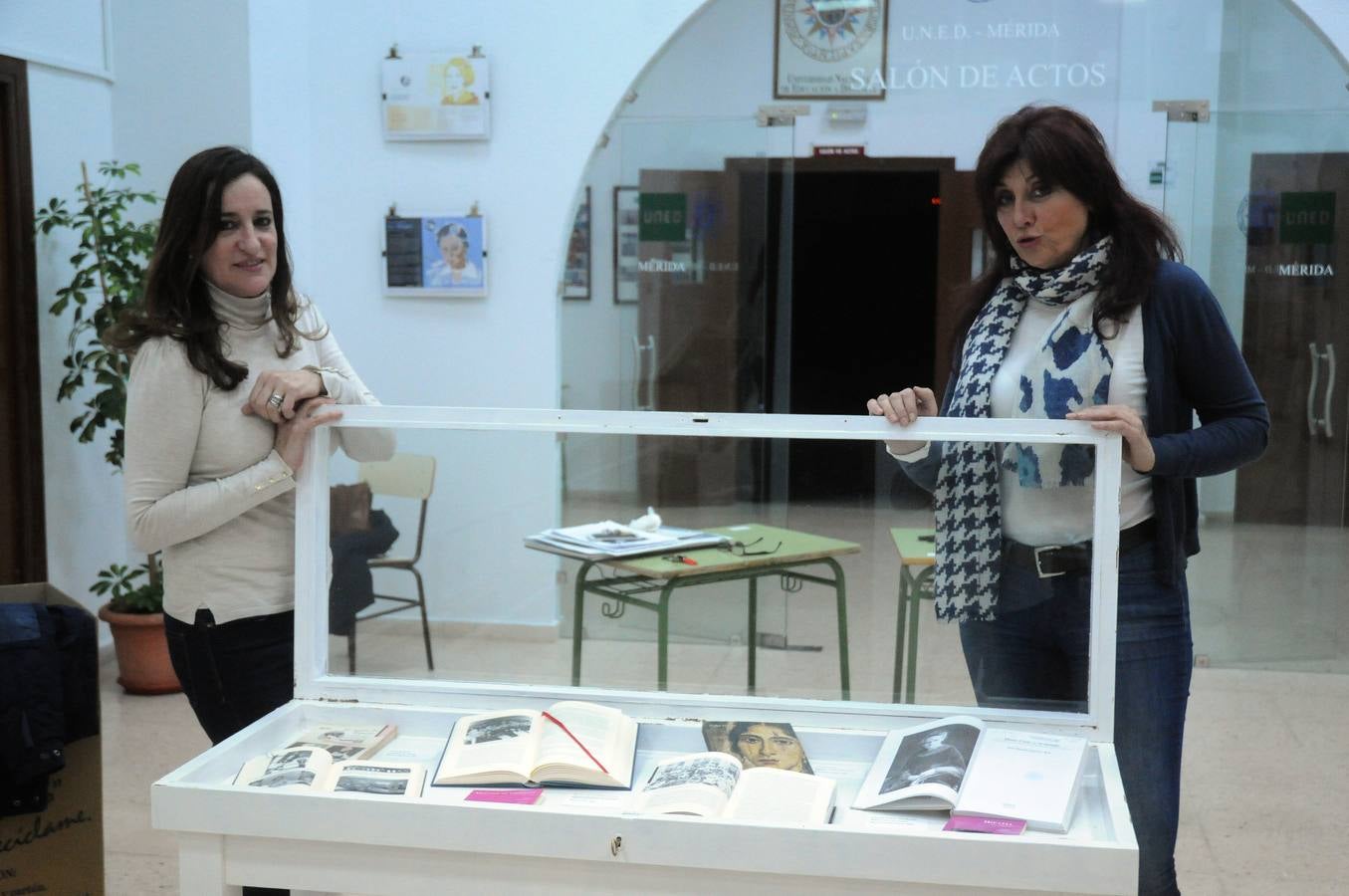 El objetivo de la exposición es mostrar las trabas, barreras y prejuicios con las que tuvieron que luchar para lograr hacer ciencia. Se trata de recuperar figuras, a menudo olvidadas o injustamente silenciadas. Se podrá visitar en la Biblioteca de la UNED de Mérida del 8 de marzo al 13 de abril.