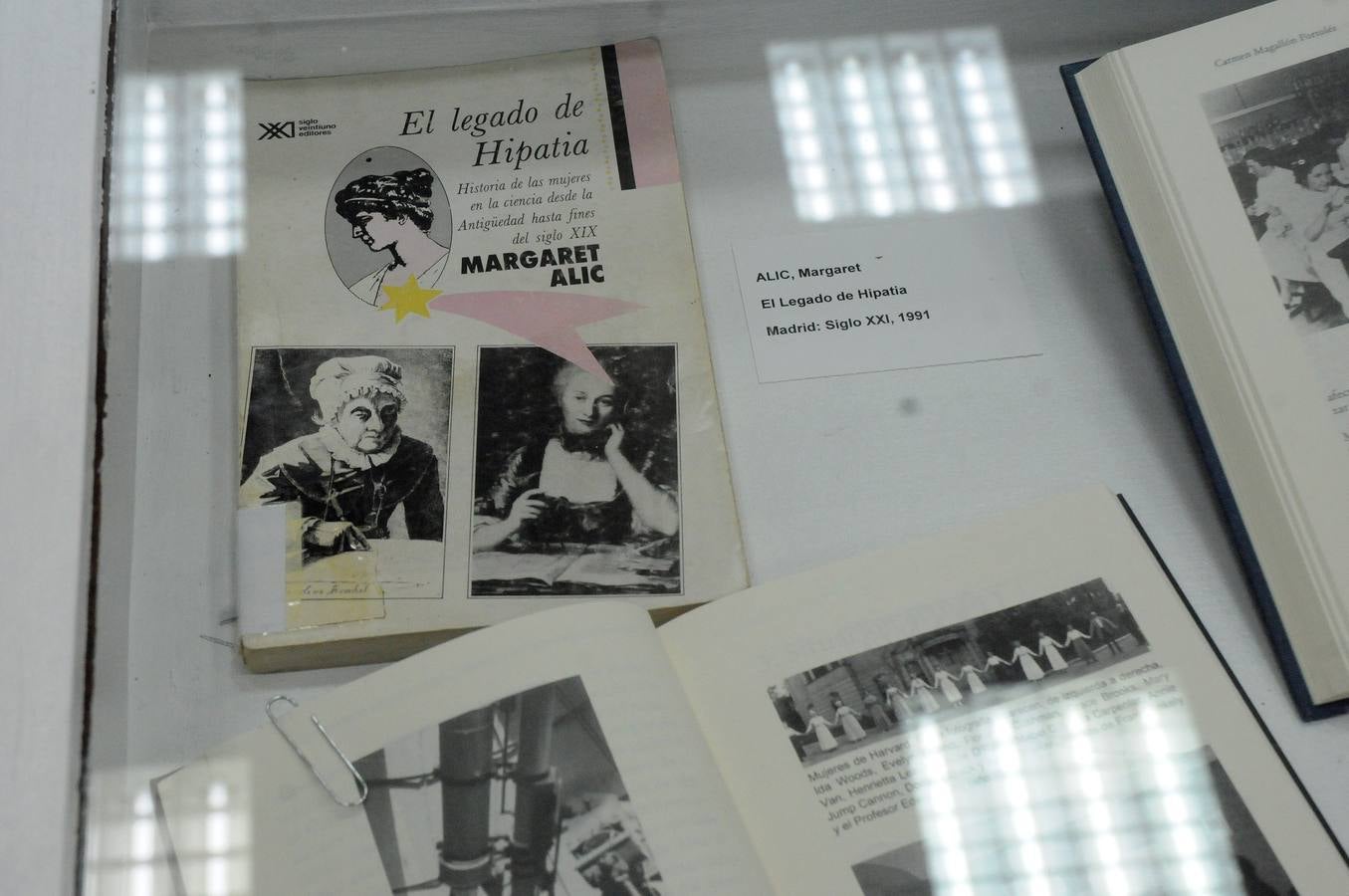 El objetivo de la exposición es mostrar las trabas, barreras y prejuicios con las que tuvieron que luchar para lograr hacer ciencia. Se trata de recuperar figuras, a menudo olvidadas o injustamente silenciadas. Se podrá visitar en la Biblioteca de la UNED de Mérida del 8 de marzo al 13 de abril.
