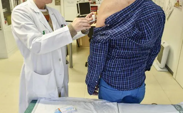 El SES ha adquirido 219.500 dosis de la vacuna de la gripe para esta temporada.