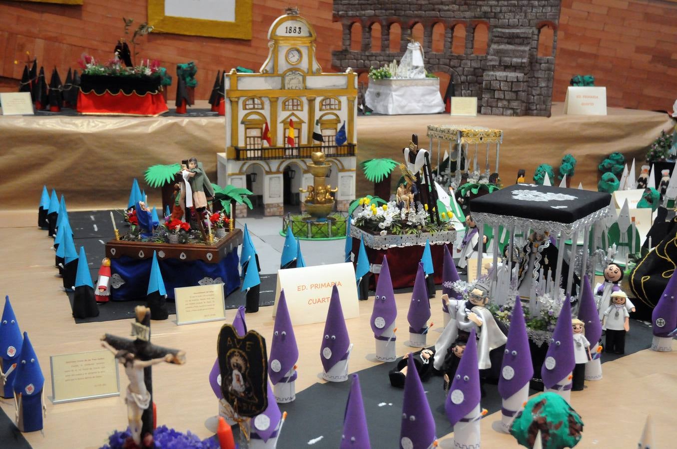El centro cultural Alcazaba acoge la exposición que montan todos los años los alumnos y profesores del colegio Ntra. Sra. de Guadalupe (Josefinas) sobre la Semana Santa de Mérida. Se podrá visitar hasta el 18 de abril.