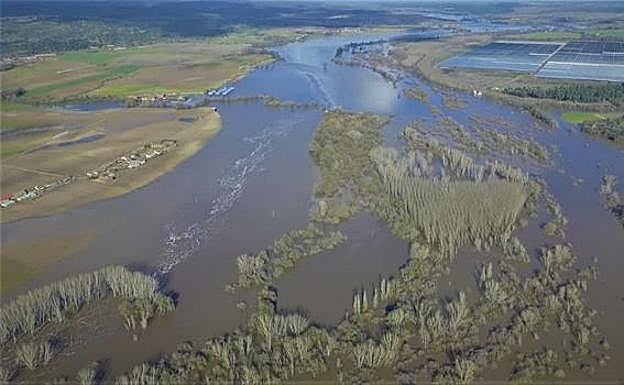 Vista aérea de las fincas anegadas por el desbordamiento