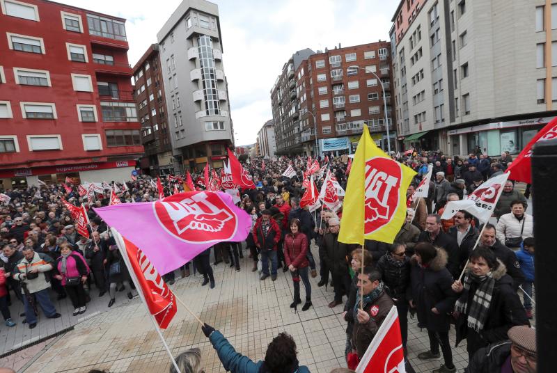 Madrid, Barcelona, Bilbao, San Sebastián, Vigo... protestan en las calles por el insuficiente alza del 0,25% y piden que estas ayudas se revaloricen en función del IPC