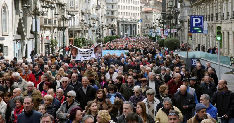 Madrid, Barcelona, Bilbao, San Sebastián, Vigo... protestan en las calles por el insuficiente alza del 0,25% y piden que estas ayudas se revaloricen en función del IPC