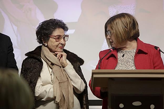 Conchi Viera, hija del alcalde fusilado de V. de Alcántara. :: L. C.