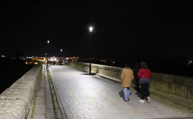 El Puente Romano de Mérida cuenta ya con nuevas luminarias de tecnología Led