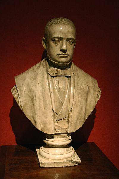 11-Busto del doctor Pedro González de Velasco.