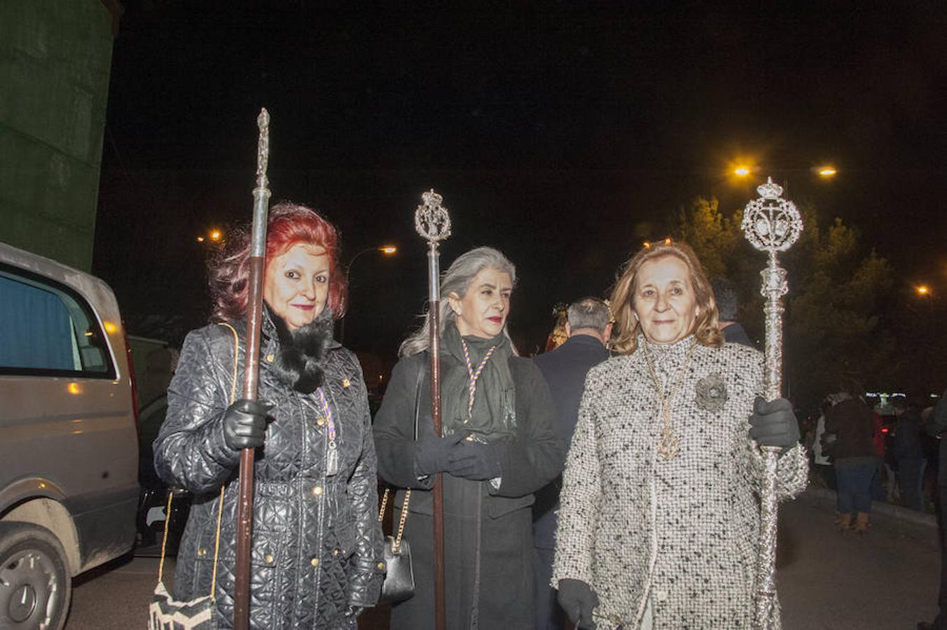 La lluvia respetó el primer desfile de la Hermandad de Jesús Obrero, que estuvo acompañada por cientos de personas