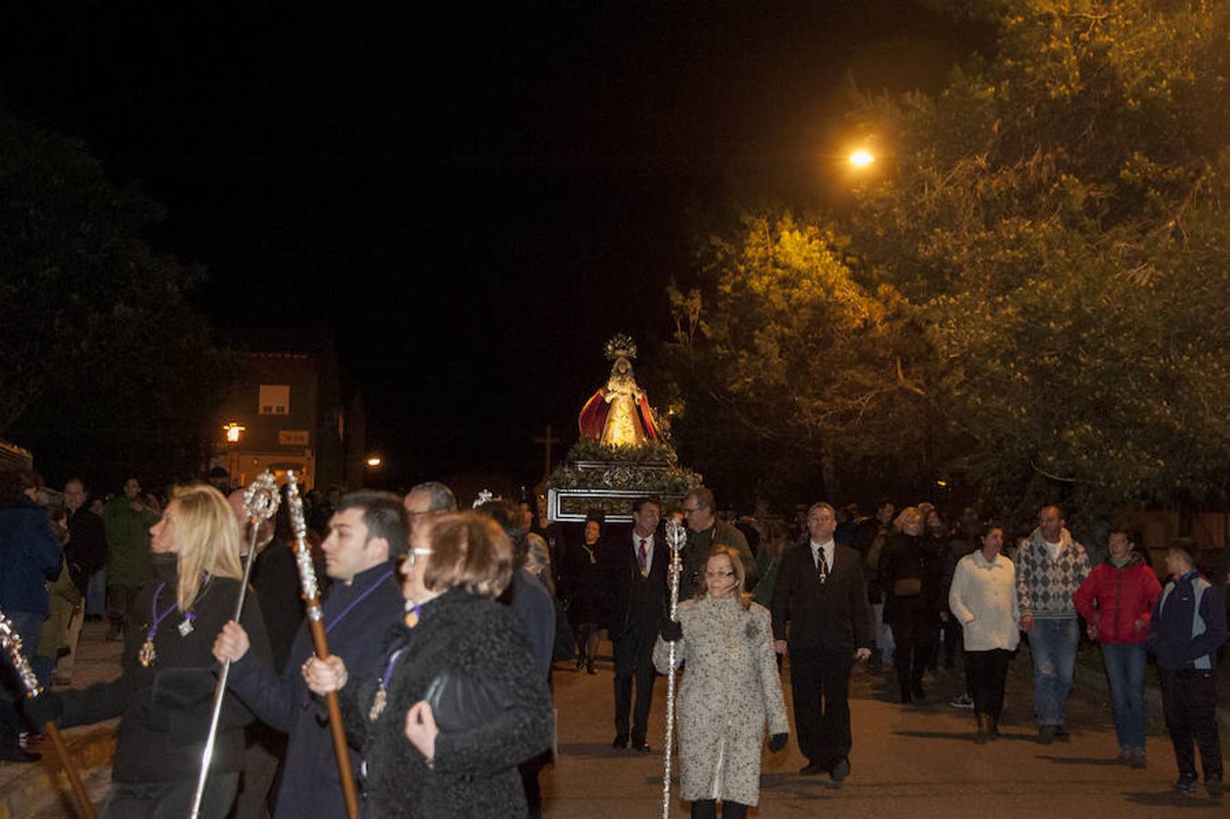 La lluvia respetó el primer desfile de la Hermandad de Jesús Obrero, que estuvo acompañada por cientos de personas