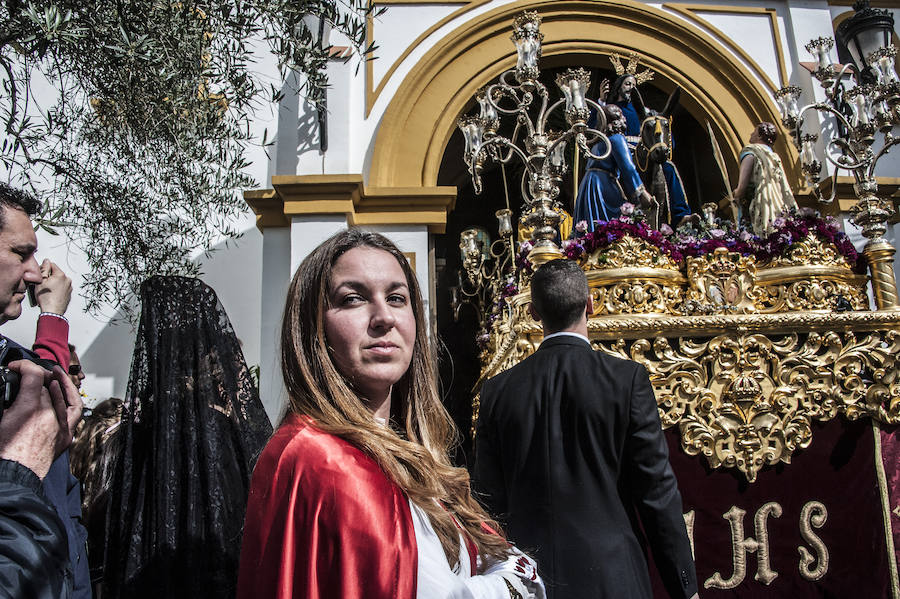 El Domingo de Ramos, un año más, contó con miles de pacenses en la calle y fue una de las procesiones más familiares