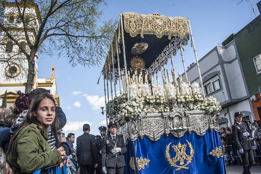 El Domingo de Ramos, un año más, contó con miles de pacenses en la calle y fue una de las procesiones más familiares