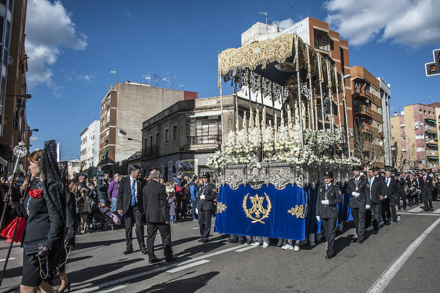 El Domingo de Ramos, un año más, contó con miles de pacenses en la calle y fue una de las procesiones más familiares