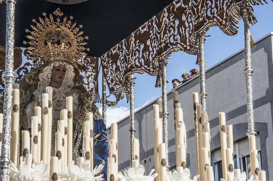 El Domingo de Ramos, un año más, contó con miles de pacenses en la calle y fue una de las procesiones más familiares