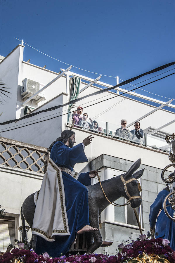 El Domingo de Ramos, un año más, contó con miles de pacenses en la calle y fue una de las procesiones más familiares