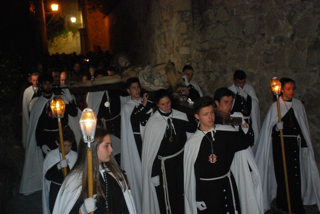 La devoción y el recogimiento recorrieron la parte antigua de Trujillo