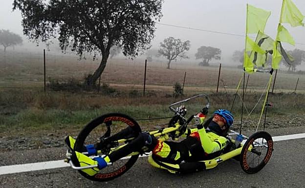 Aceitón con su bicicleta en una imagen de archivo. 