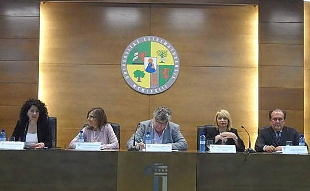 La entrega de premios se celebró el lunes en el salón de actos de la Facultad de Ciencias de Badajoz.: UEx