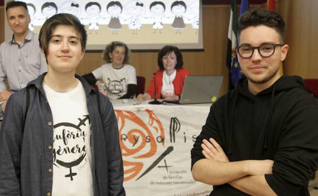 Víctor Sánchez y Yago Peña, adolescentes transexuales:: L.C.