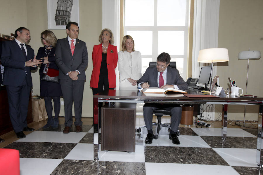 Rafael Catalá ha impuesto las medallas de San Raimundo de Peñafort a diversas personalidades
