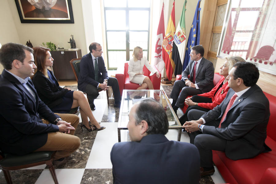 Rafael Catalá ha impuesto las medallas de San Raimundo de Peñafort a diversas personalidades