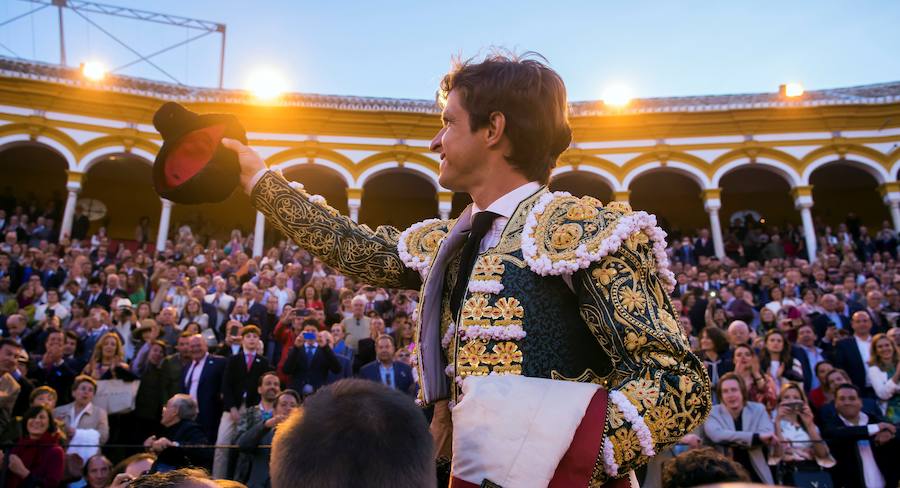 Dos faenas de inspiración, técnica y formidable despaciosidad. La segunda se resuelve con el indulto de un toro de Garcigrande de muy lata calidad. Cuatro orejas de botín. Silencio para Talavante en sus dos toros 