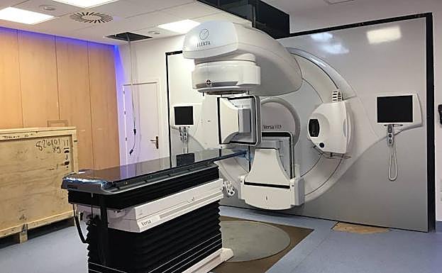 El nuevo acelerador lineal ya está instalado en el doble búnker del hospital Infanta Cristina. :: 