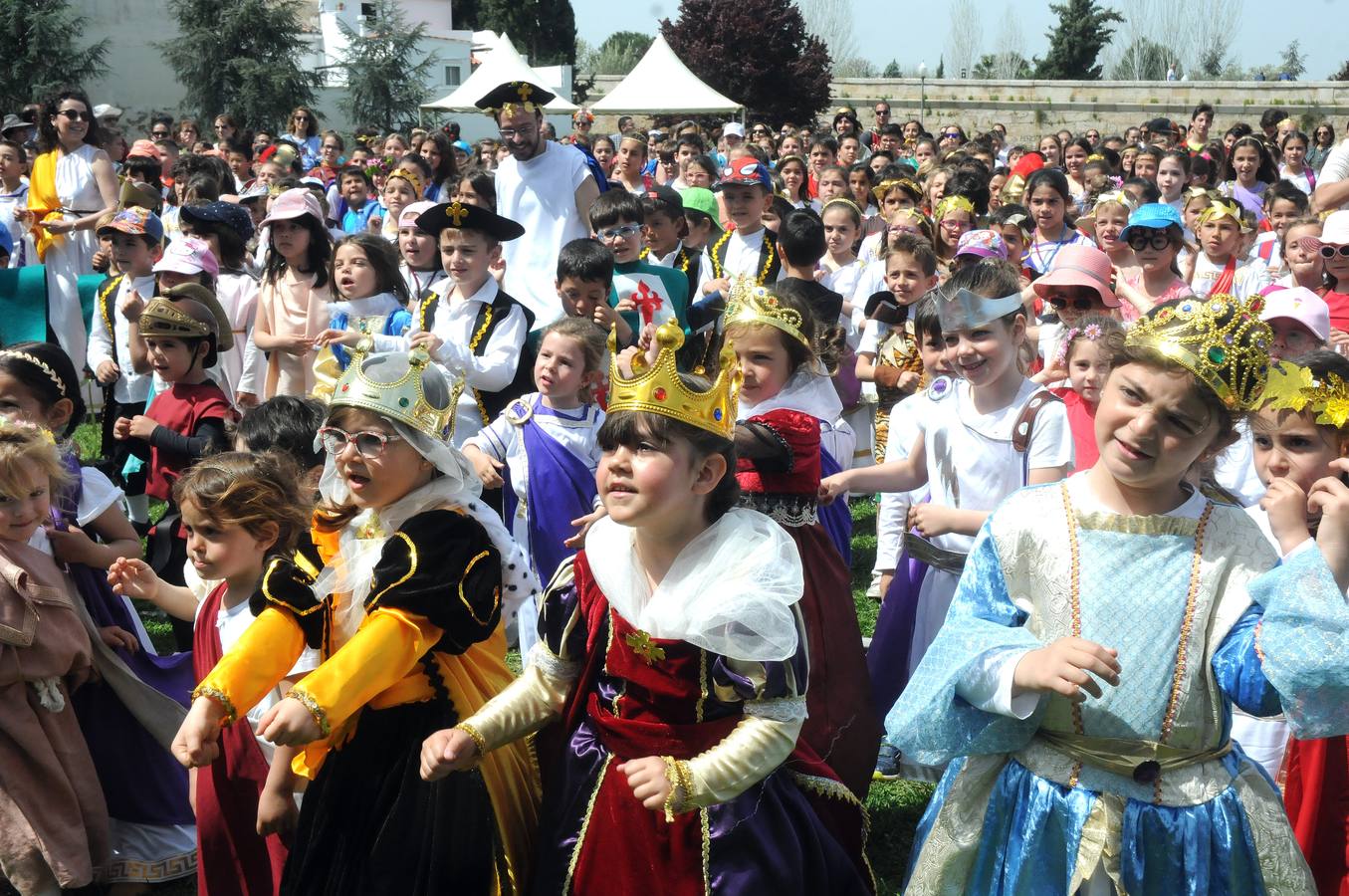 Los escolares emeritenses celebran el Día del Patrimonio con la adopción de los monumentos más cercanos a sus centros