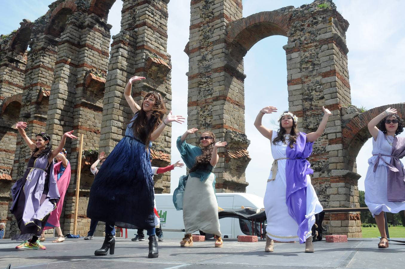 Los escolares emeritenses celebran el Día del Patrimonio con la adopción de los monumentos más cercanos a sus centros