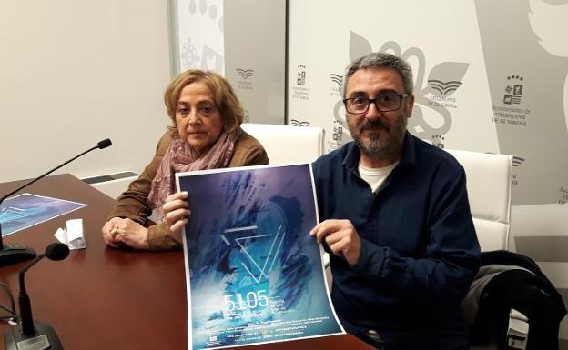Diego González y Chelo León presentando el documental en Villanueva de la Serena. :: 