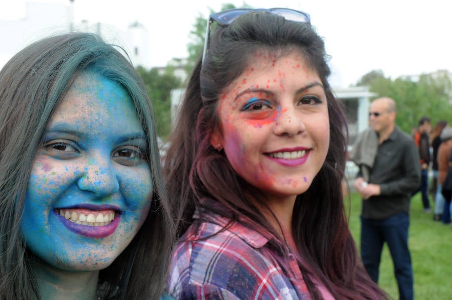 El Acueducto de los Milagros se llena de color y ritmos exóticos