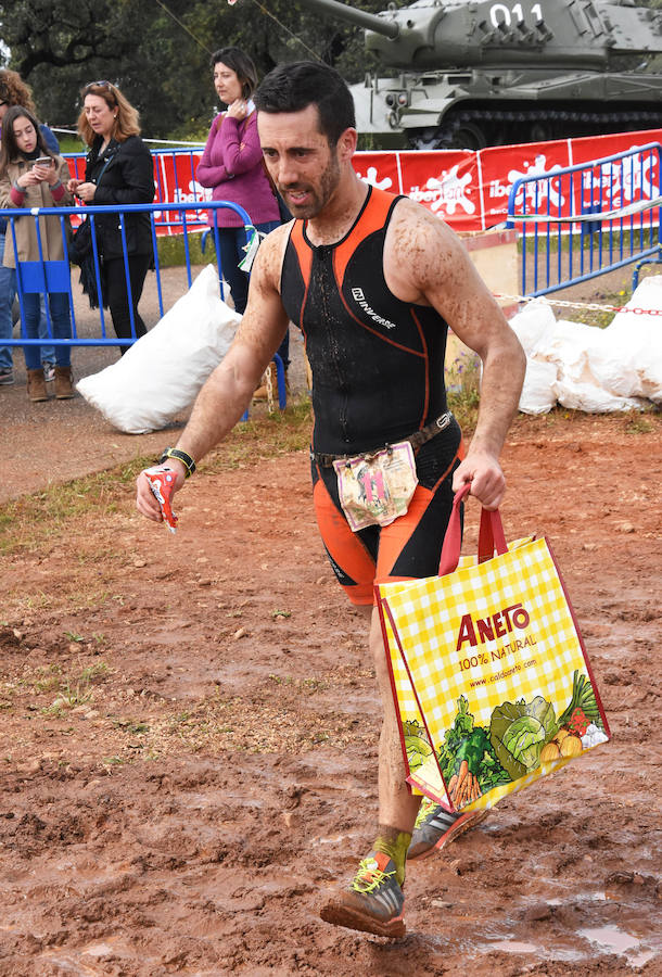 Ni la tormenta ni el fango amilanaron al millar de deportistas que midieron sus fuerzas en el VI Desafío San Fernando