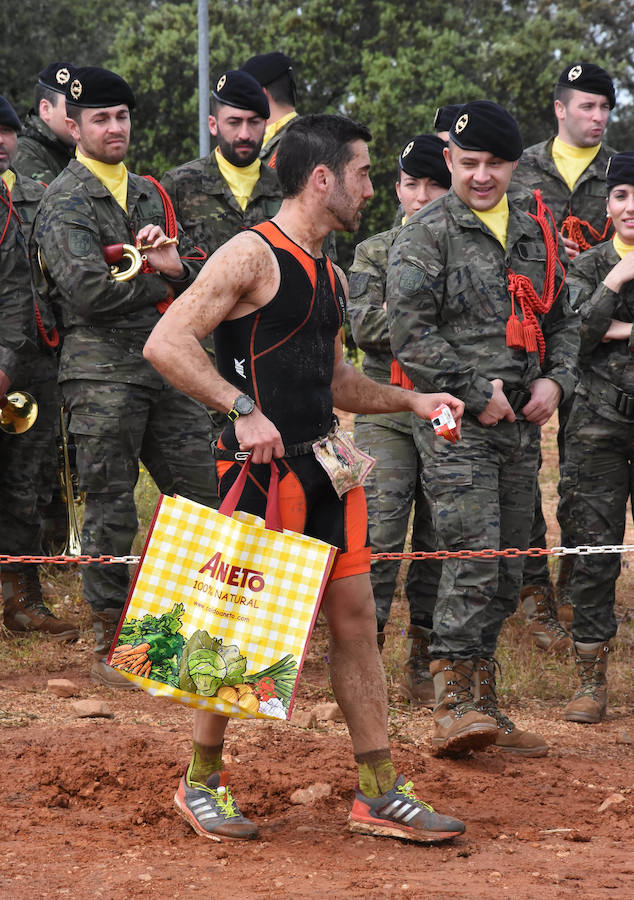 Ni la tormenta ni el fango amilanaron al millar de deportistas que midieron sus fuerzas en el VI Desafío San Fernando