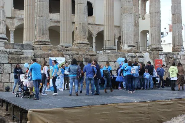 Emeritea celebró en el Templo de Diana, el 1 de abril, la Fiesta por el Autismo. :: j. m. romero