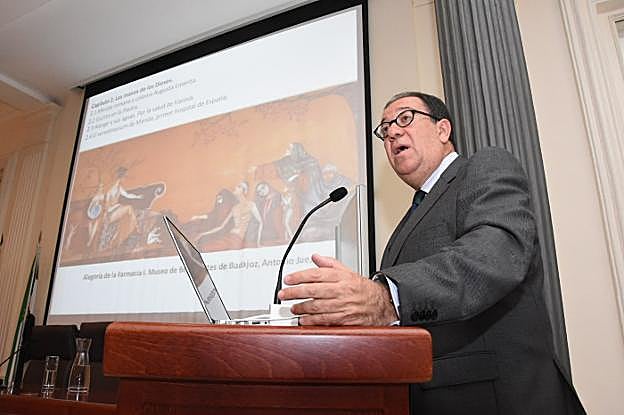 Cecilio Venegas durante la presentación de su tesis. :: c. moreno